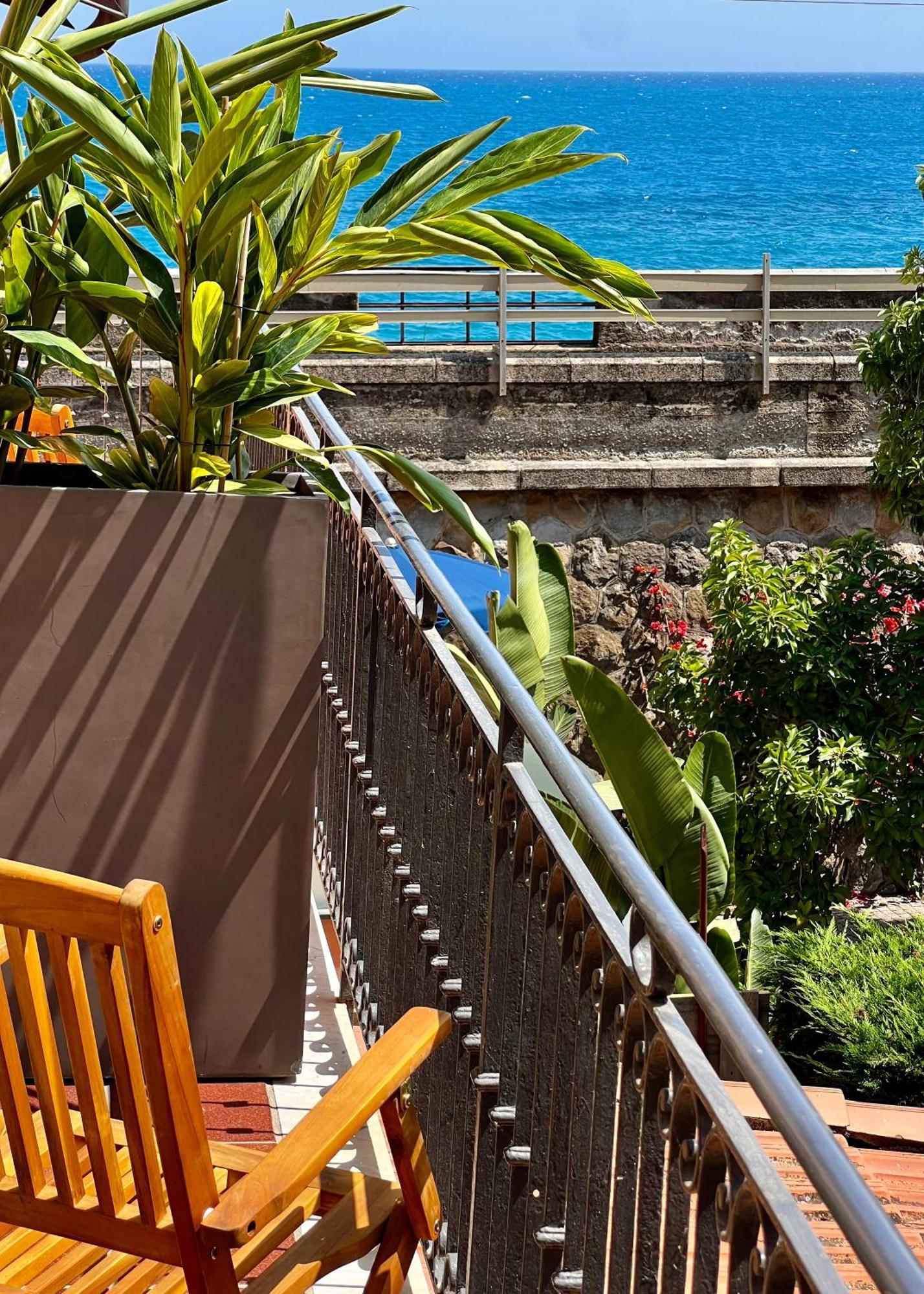Oasi Di Mare, Con Parcheggio Privato E Colazione Hotel Bordighera Eksteriør billede